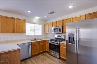 Building Photo - 3385 Cheyenne Gardens Way