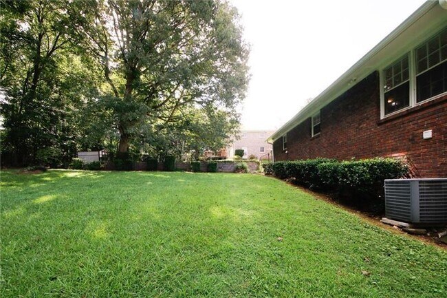 Building Photo - 840 Howard Ct SW
