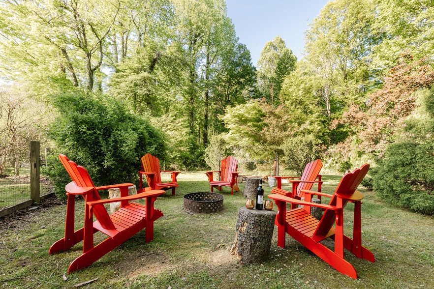 Building Photo - 520 Esseola Dr