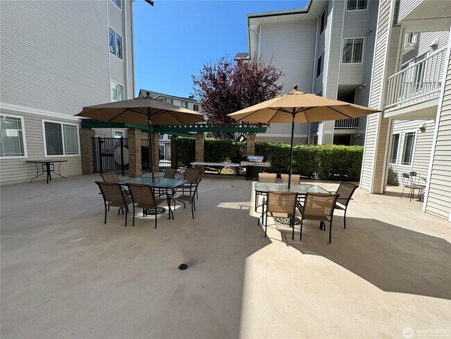 Building Photo - 2bd/2ba Newcastle Condo