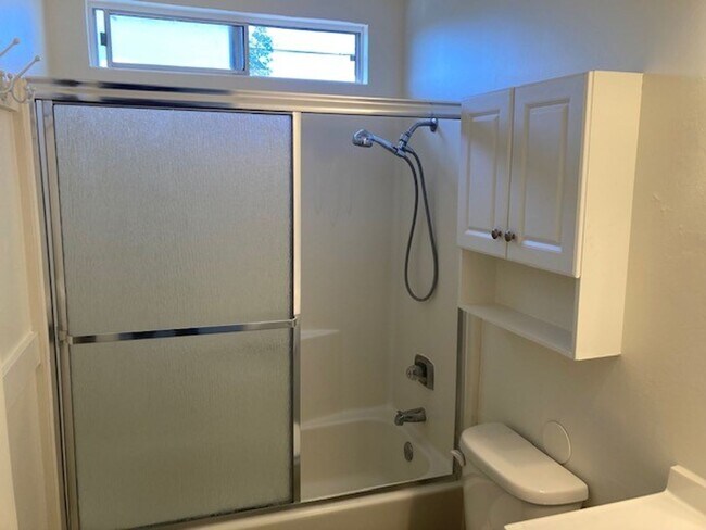 Building Photo - North Park Upstairs 1-Bed!