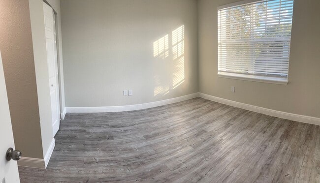 Building Photo - Up to 2 Months Free! Spacious 2/2 Corner Lake View Unit in Coral Springs!