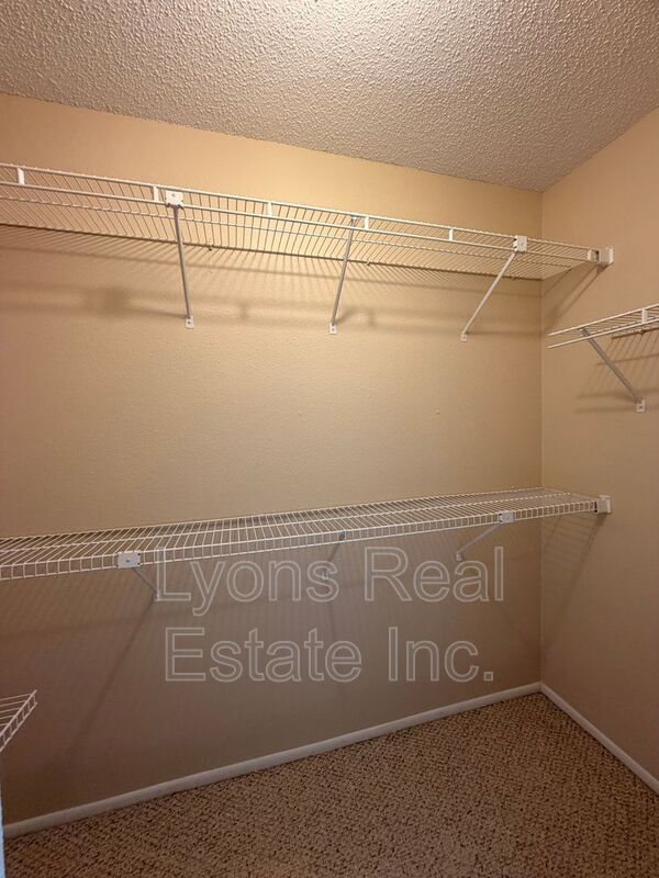 Building Photo - 25043 Palisade Rd