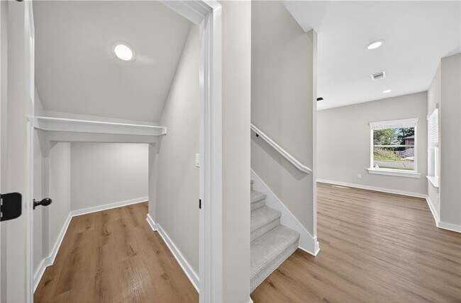 Building Photo - 601 Cosmos St
