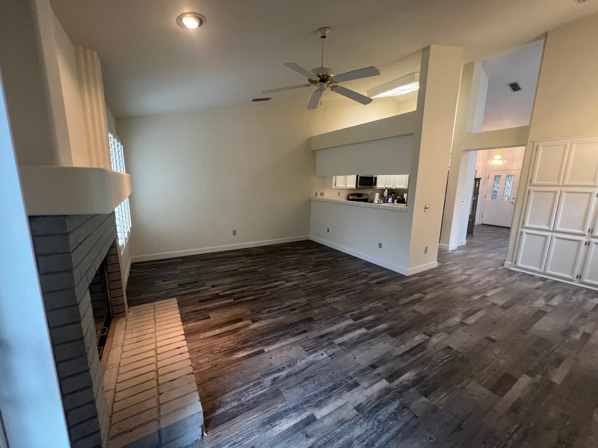 Family room - 1288 Canevari Dr