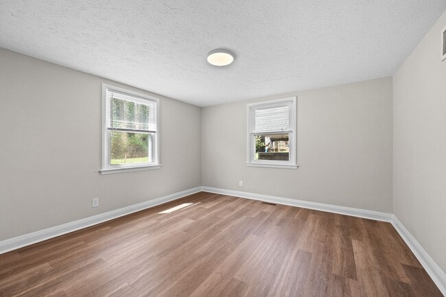 Building Photo - 805 McCausland St