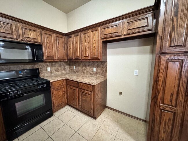Building Photo - 15012 Kyle Dr