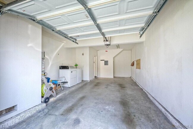 Building Photo - Beautiful 2 Bed, 2 Bath Sabre Springs Townhome with 1 Car Garage