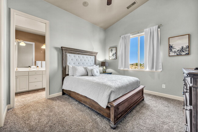 Building Photo - 1520 Taos Ln