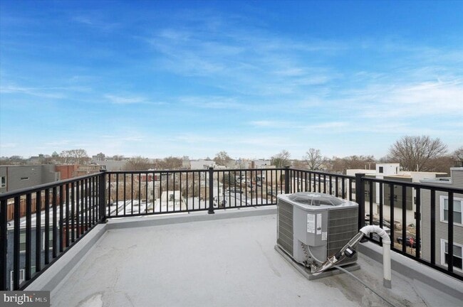 Building Photo - 3958 Mt Vernon St