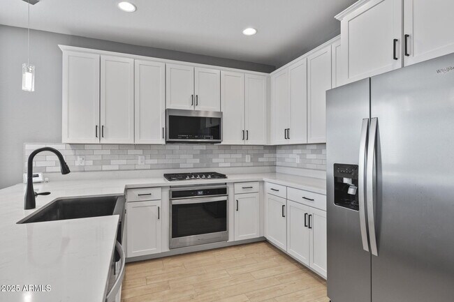 Building Photo - 17350 W Alexandria Way
