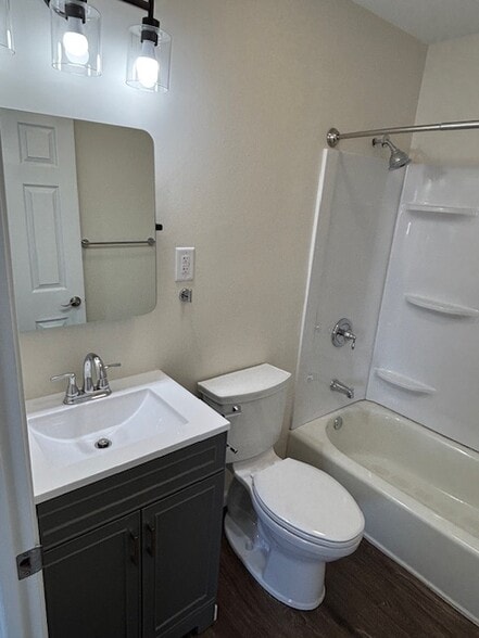 Tub/ shower bathroom - 403 County Line Rd