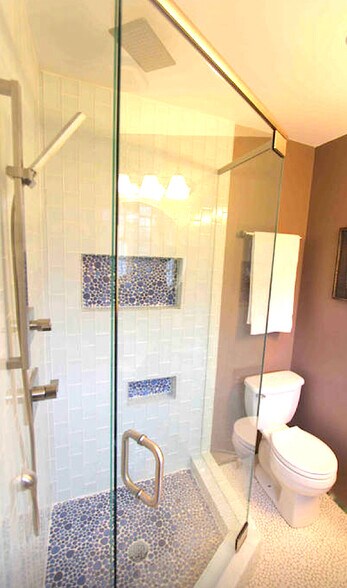 2nd Bath in 2nd BR - 5011 Suter Dr