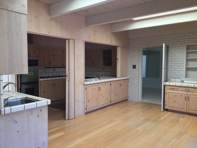 Building Photo - 1563 Sonado Rd