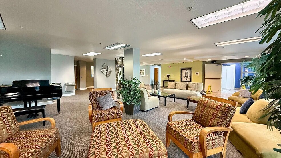 Building Photo - 417 E Kiowa