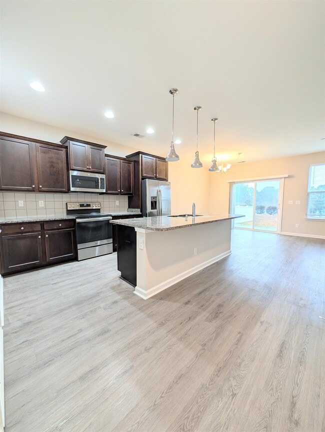 Building Photo - 129 Goldenrod Cir