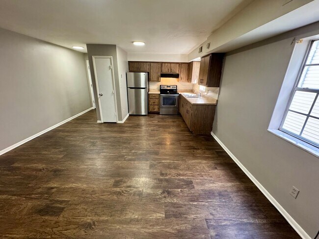 Building Photo - 542 5th Ave