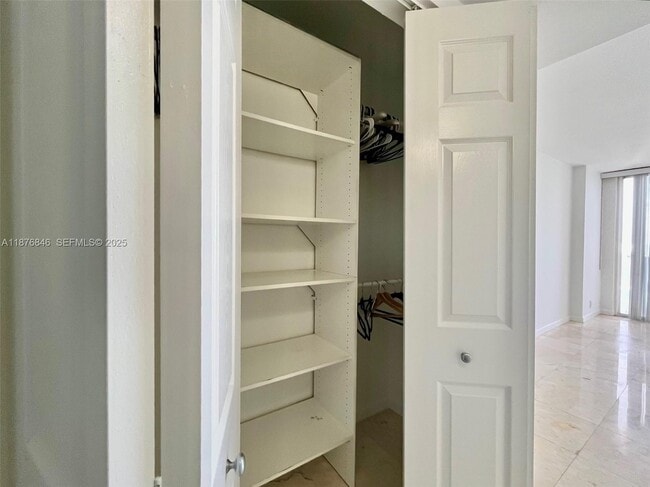 Building Photo - 7601 E Treasure Dr