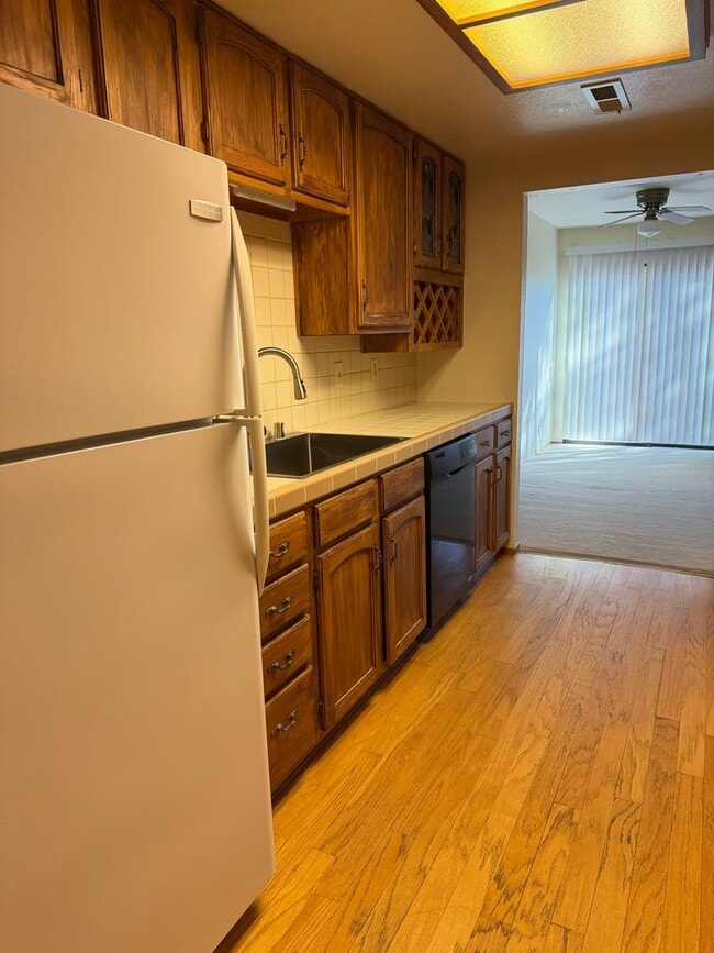 Building Photo - Jackson Townhome