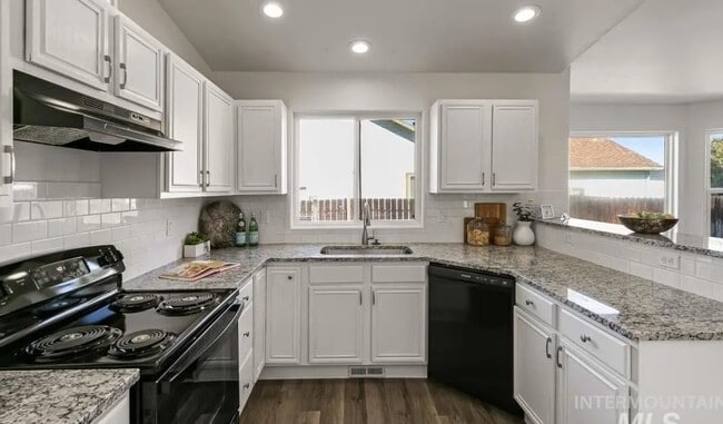 Building Photo - 230 War Eagle Dr