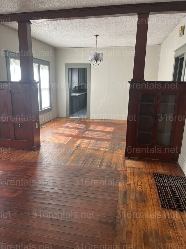 Building Photo - $1150 - 3 bed 1 bath - Single Family Home