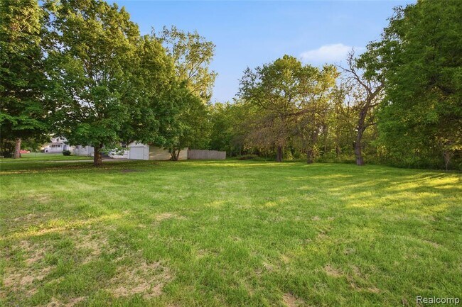Building Photo - 2124 Bernice Ave