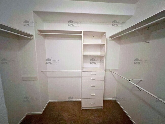 Building Photo - End unit 4 Bedroom House Available Now in ...