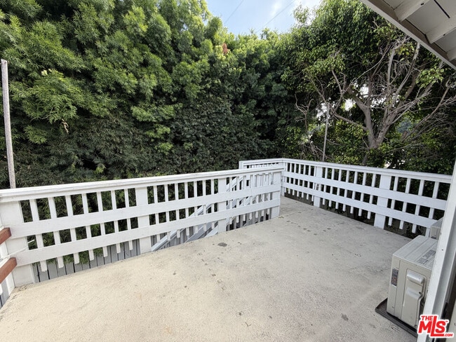 Building Photo - 1160 N Spaulding Ave