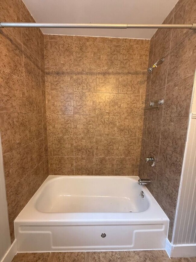 Building Photo - For Rent - Antioch 3 Bedroom house with Bo...