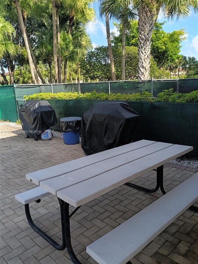 Building Photo - 6090 N Sabal Palm Blvd