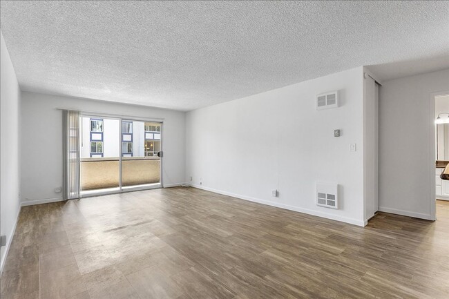 Building Photo - 955 Shorepoint Ct