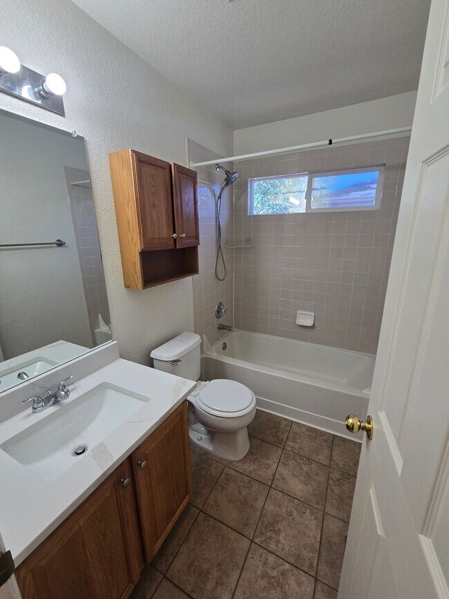 Building Photo - Spacious Newly Renovated Home