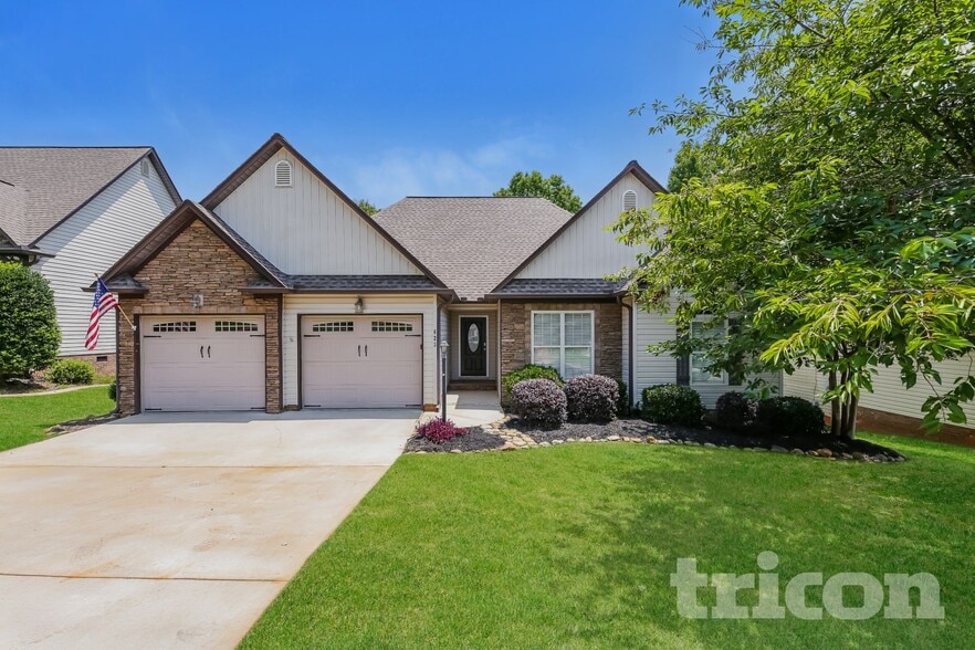 Primary Photo - 623 Secretariat Dr