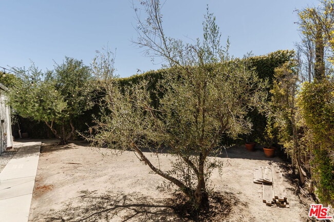 Building Photo - 231 S Thurston Ave