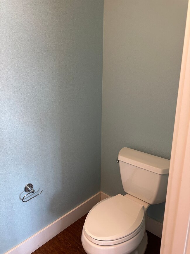 Building Photo - Extra Large Home For Rent, 4 Bedrooms! NEW...