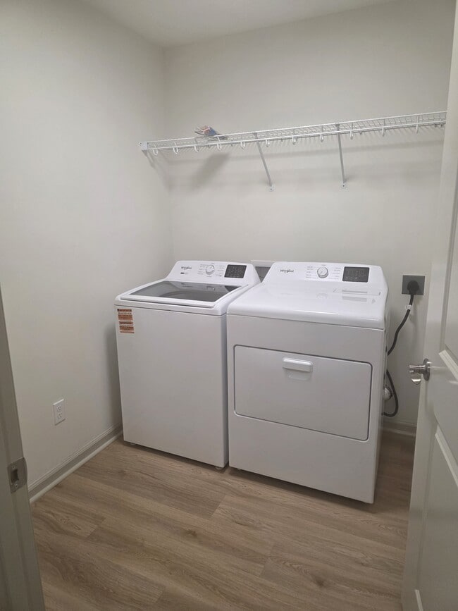 Building Photo - 115 Thistlewood Dr