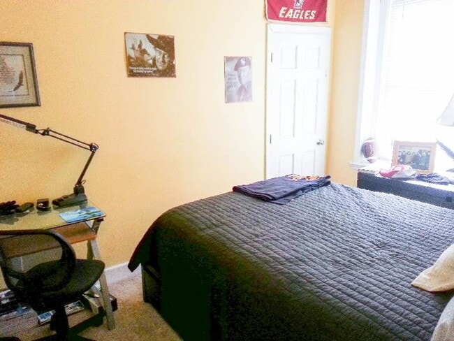 Building Photo - Awesome value four bedroom in Brookline