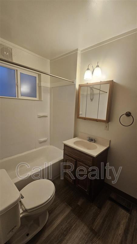 Building Photo - 714 W Kiernan Ave