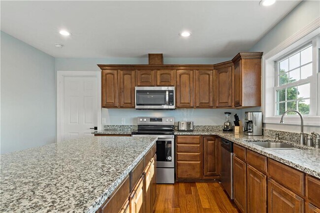 Building Photo - 11 Defelice Rd