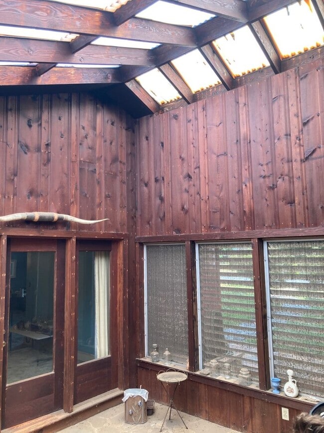 Building Photo - 3 BR/3 BA Home with Large Yard