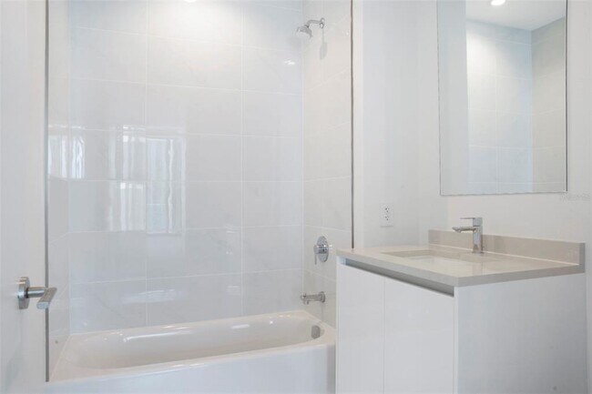 Building Photo - 400 Central Ave