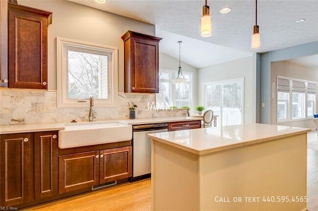 Building Photo - 9360 Rockys Ct