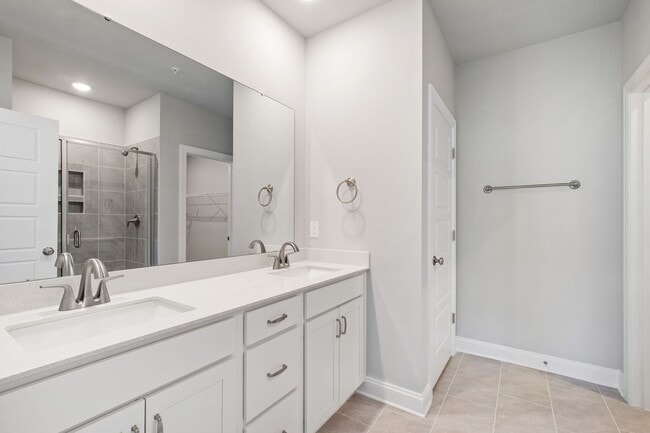 Building Photo - Cozy & Contemporary 3BR Condo in Raven Ridge, Raleigh!