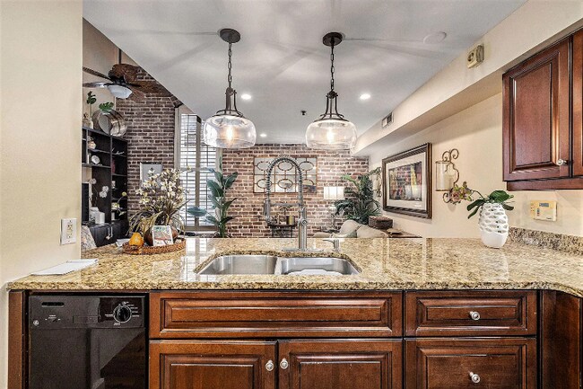 Building Photo - 157 Calhoun St