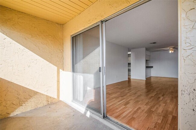 Building Photo - 646 Kenwick Cir