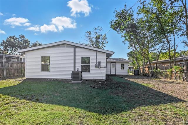 Building Photo - 2912 Charles Dr