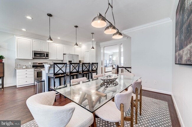 Building Photo - 947 Harrison Cir