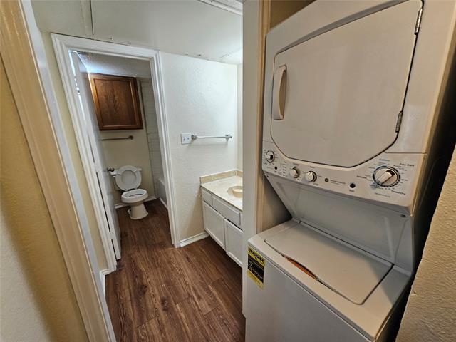 Building Photo - 9823 Walnut St