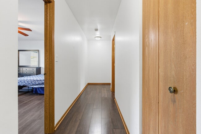 Building Photo - 1297 Woodlake Dr