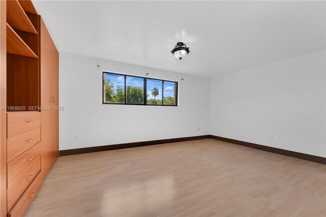 Building Photo - 9646 SW 151 Ave